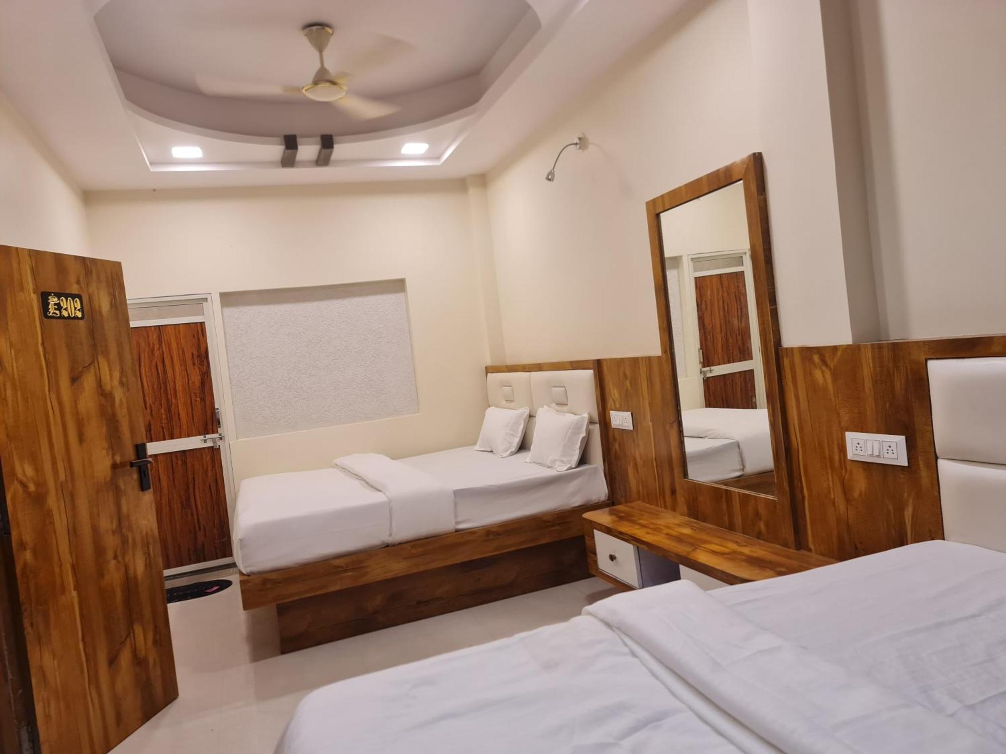 Hotel Empire Удджайн Экстерьер фото