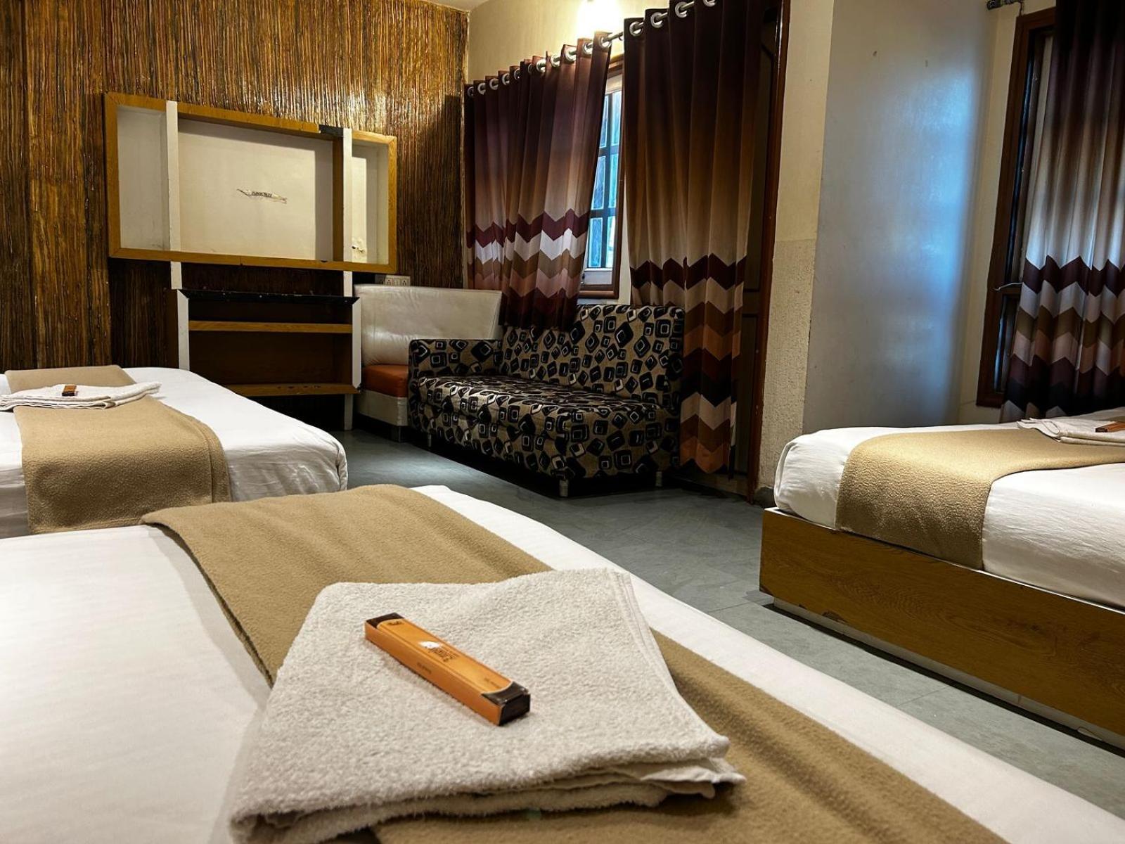 Hotel Empire Удджайн Экстерьер фото