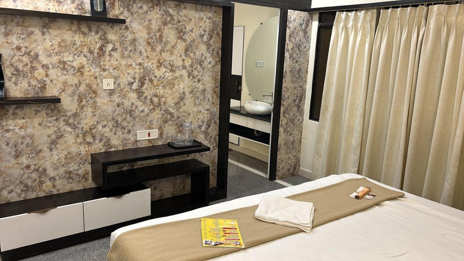 Hotel Empire Удджайн Экстерьер фото